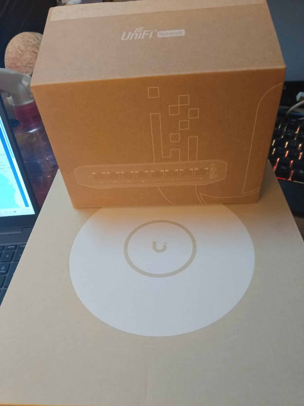 Equipo UniFi Network listo para instalación